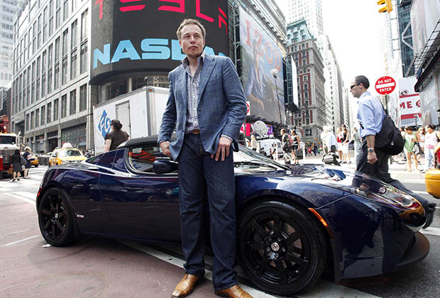 Elon Musk, CEO de Tesla Motors se reúne con Apple