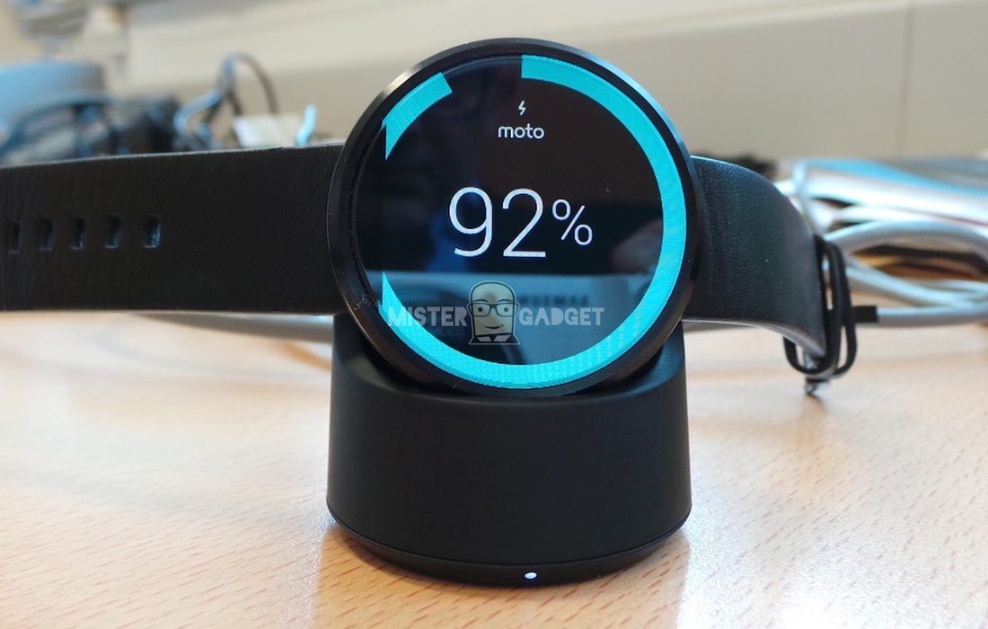 El cargador del Moto 360 lucirá muy bien al lado de tu cama