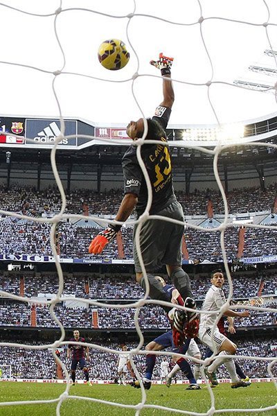 El Clásico: Bravo y James Rodríguez