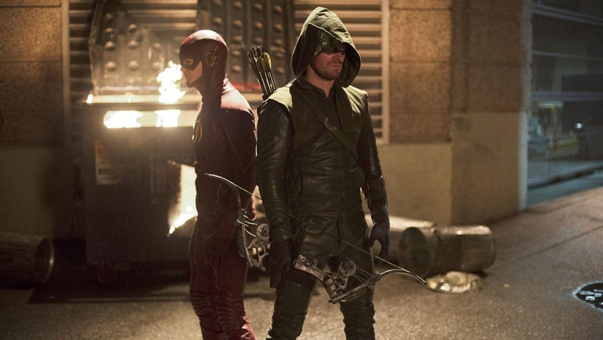 Tráiler oficial de Flash vs Arrow