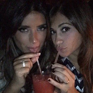 Daniela Semaan y Antonella Roccuzzo en Londres. Noviembre 18