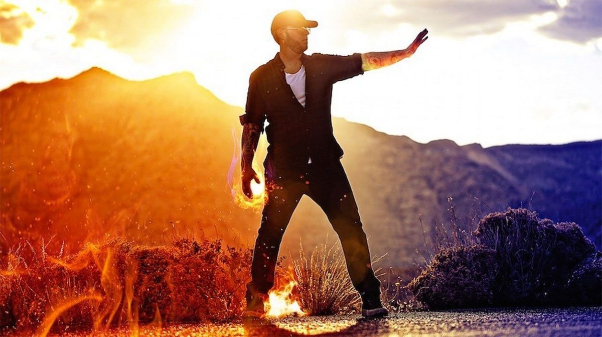 Ellusionist Pyro — Disparar bolas de fuego