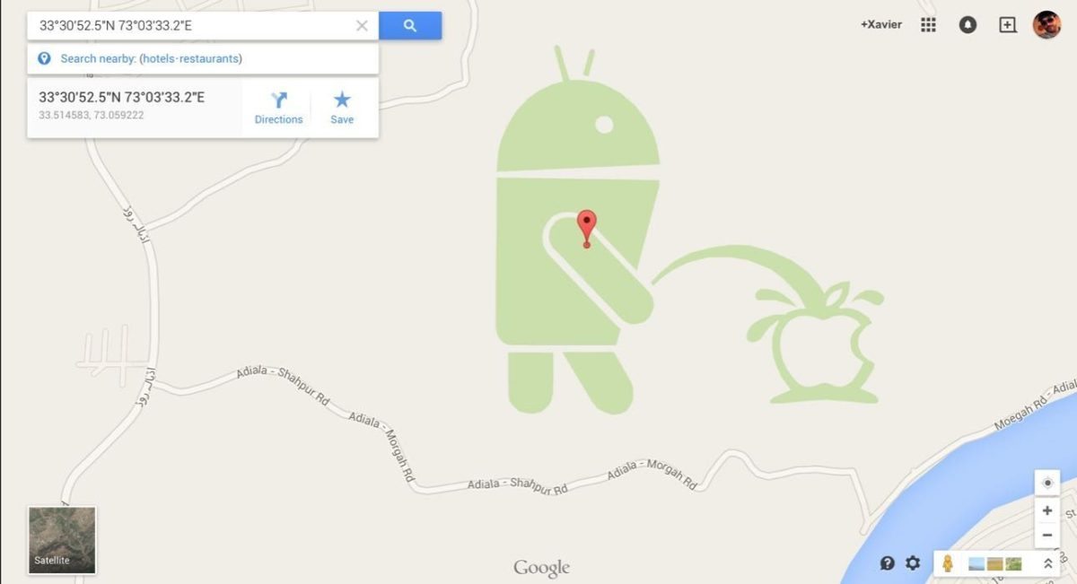 Logo de Android orinando logo de Apple en Google Maps