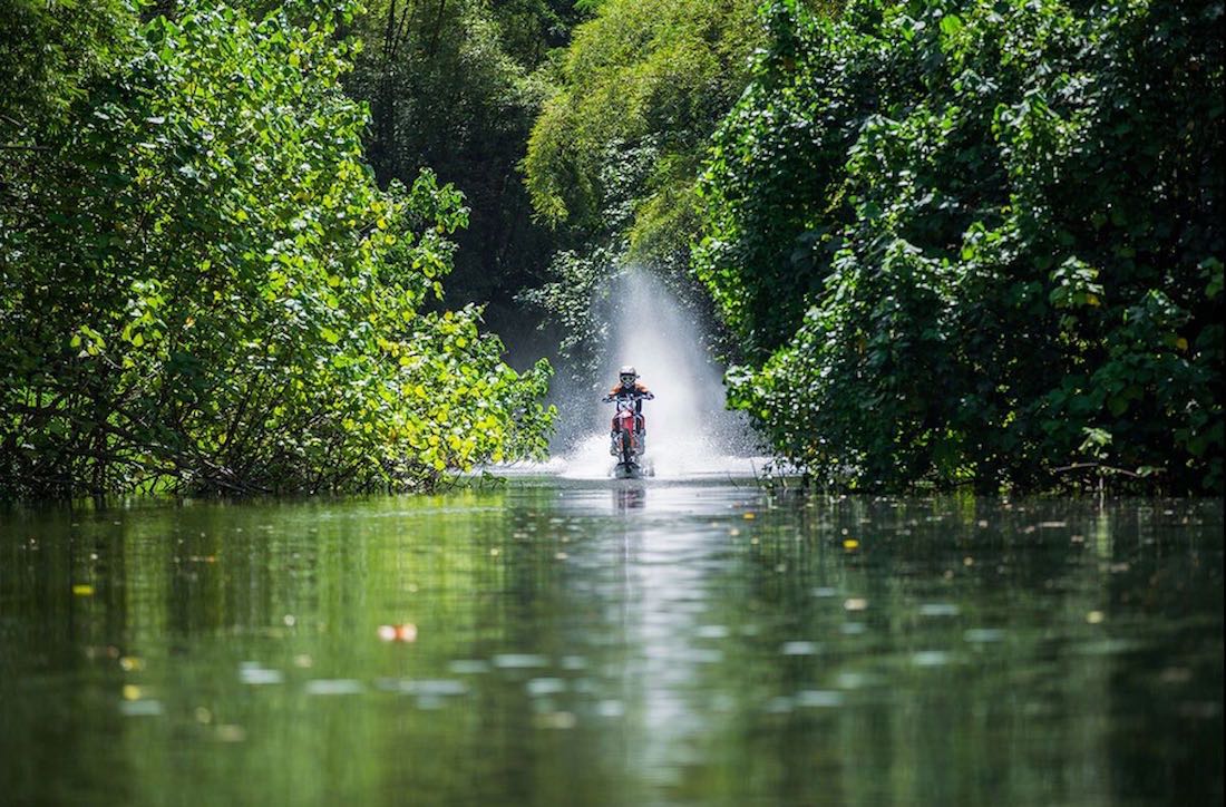 surfeando en motora