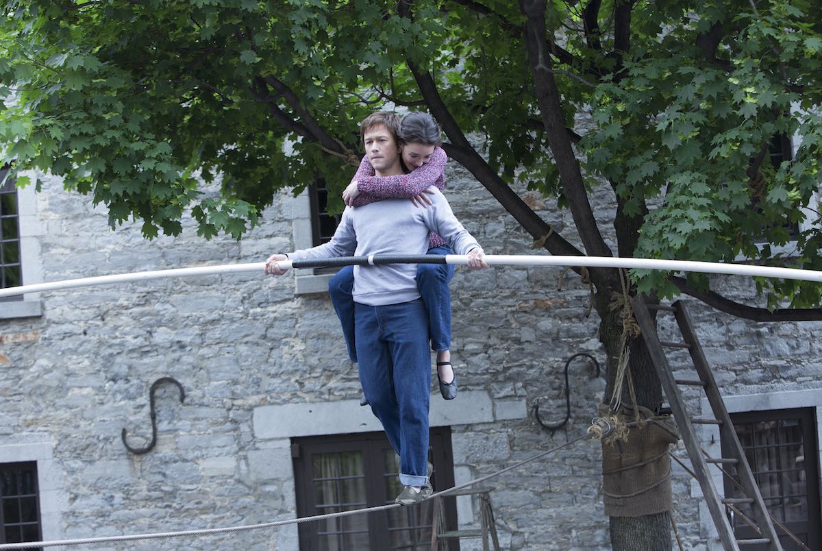 Joseph Gordon-Levitt y Charlotte Le Bon en The Walk
