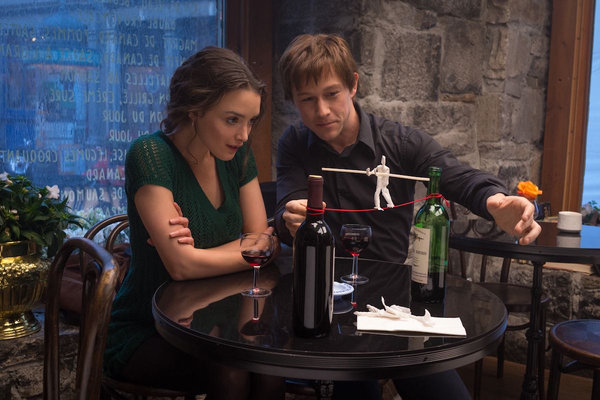 Joseph Gordon-Levitt y Charlotte Le Bon en The Walk