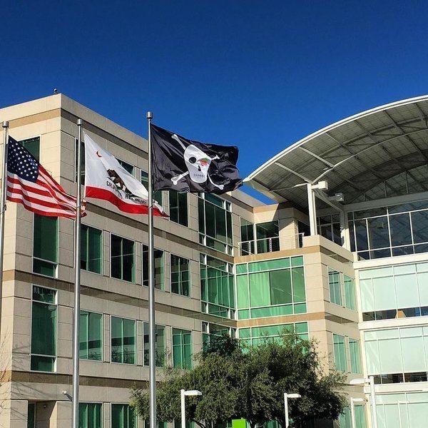 It’s more fun to be a pirate than to join the navy. 40 años de Apple
