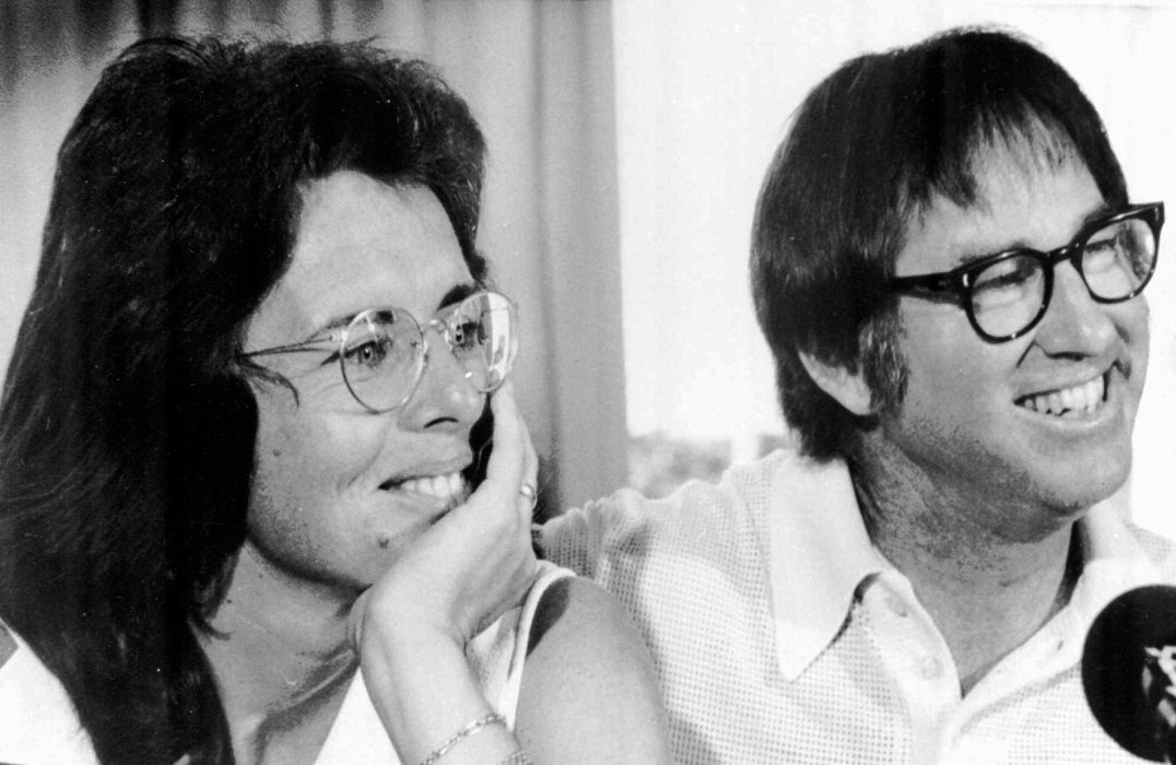 Los verdaderos Billie Jean King y Bobby Riggs (foto por AP)