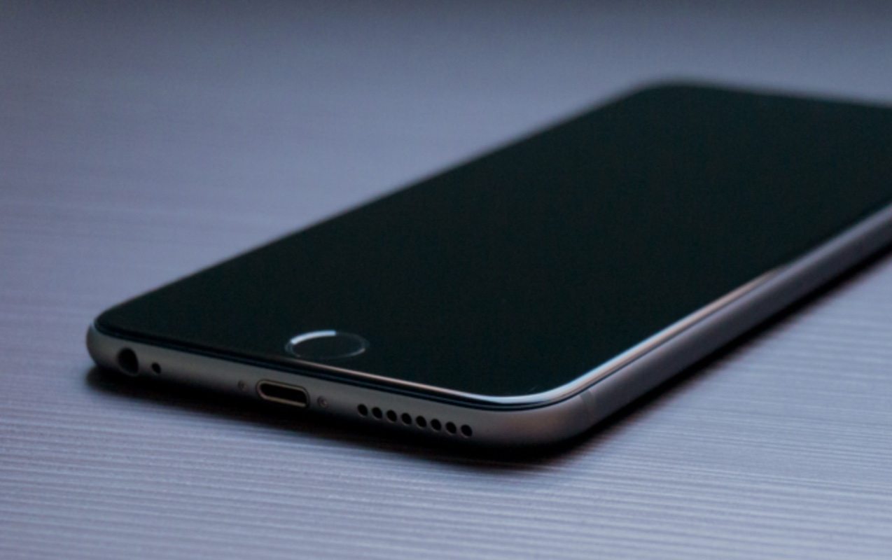 El iPhone 7 en azul oscuro, en realidad sería un “Space Black”