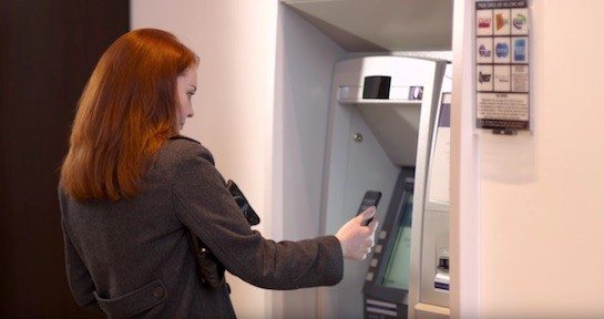 Retirar dinero cajeros automáticos con iPhone