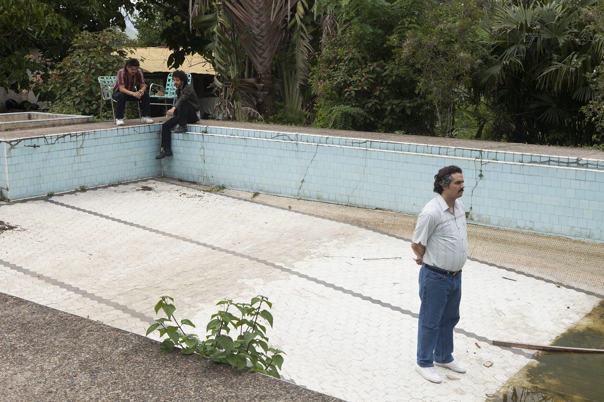 Cuando tus panas dicen que no van a salir pero los escuchas planeando el jangueo