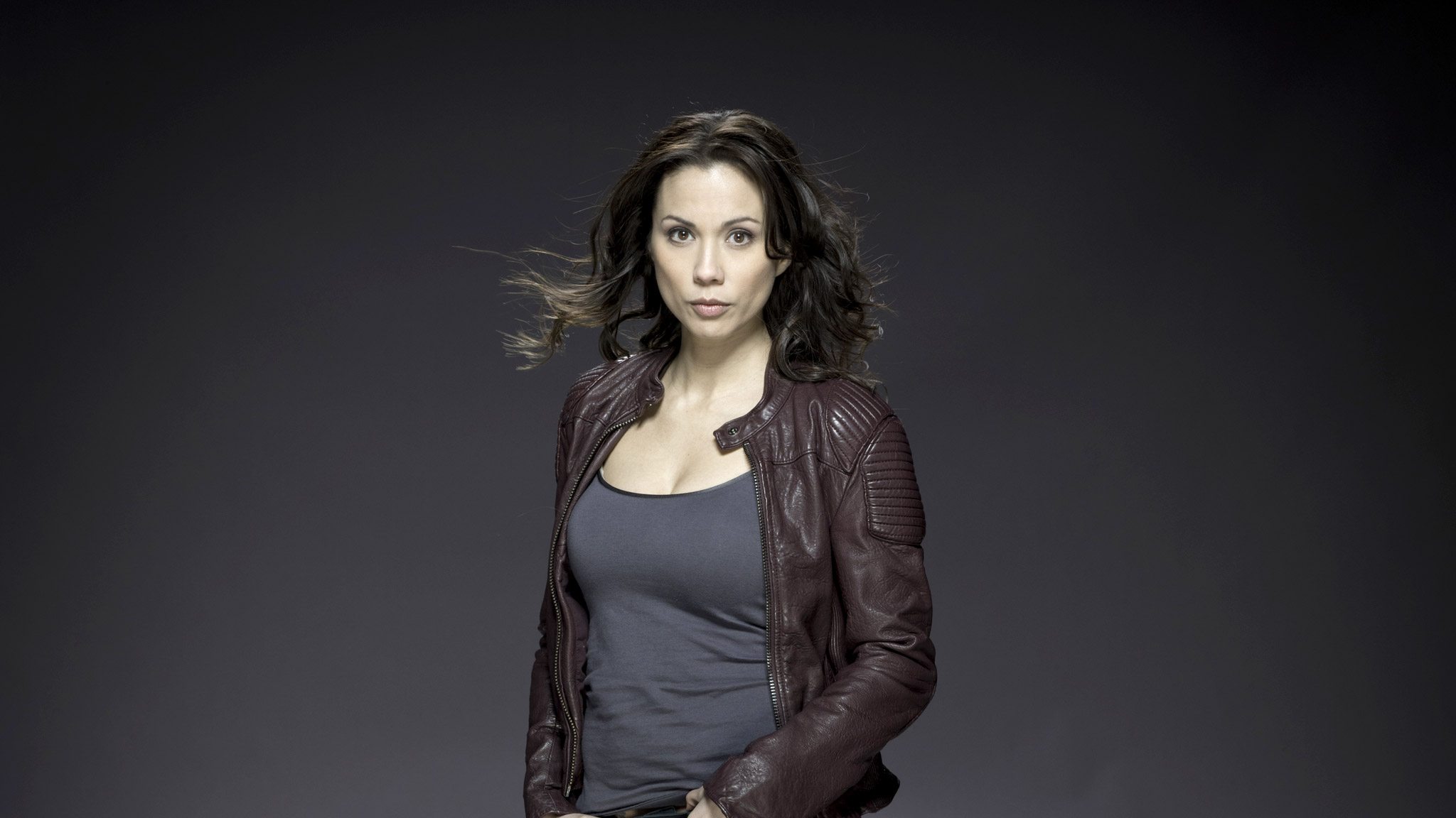 Lexa Doig en Contunuum