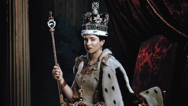 Resumen The Crown: Smoke and Mirrors, Gelignite y Scientia Potentia Est