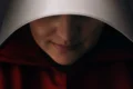La revolución llegó en primer teaser para The Handmaid’s Tale (T06)